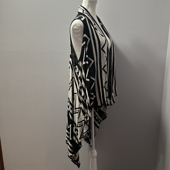 Woman’s Tunic Cardigan Tank Top - Picture 3 of 6